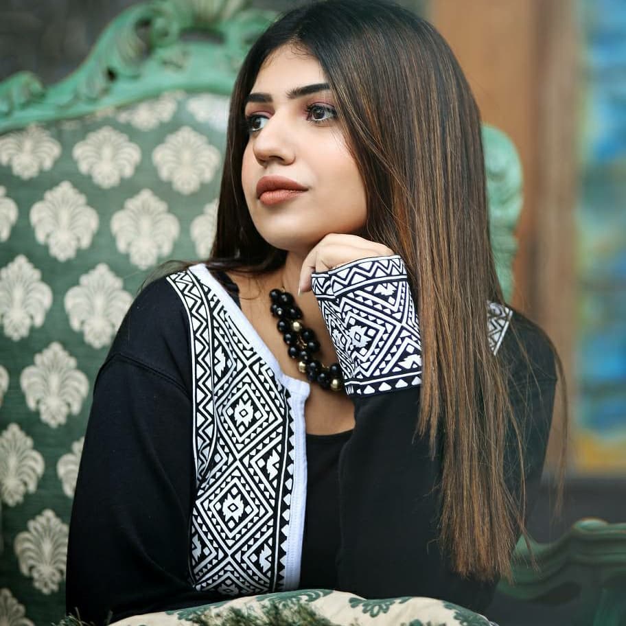 BLK & WHITE IKAT PRINT SHRUG spd 629