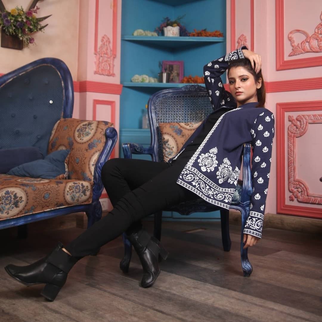 BLUE & WHITE ETHNIC PRINT SHRUG spd 630