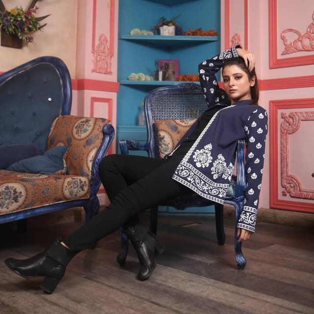 BLUE & WHITE ETHNIC PRINT SHRUG spd 630