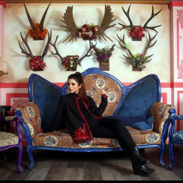 BLK & RED CORNER PRINT SHRUG spd 631