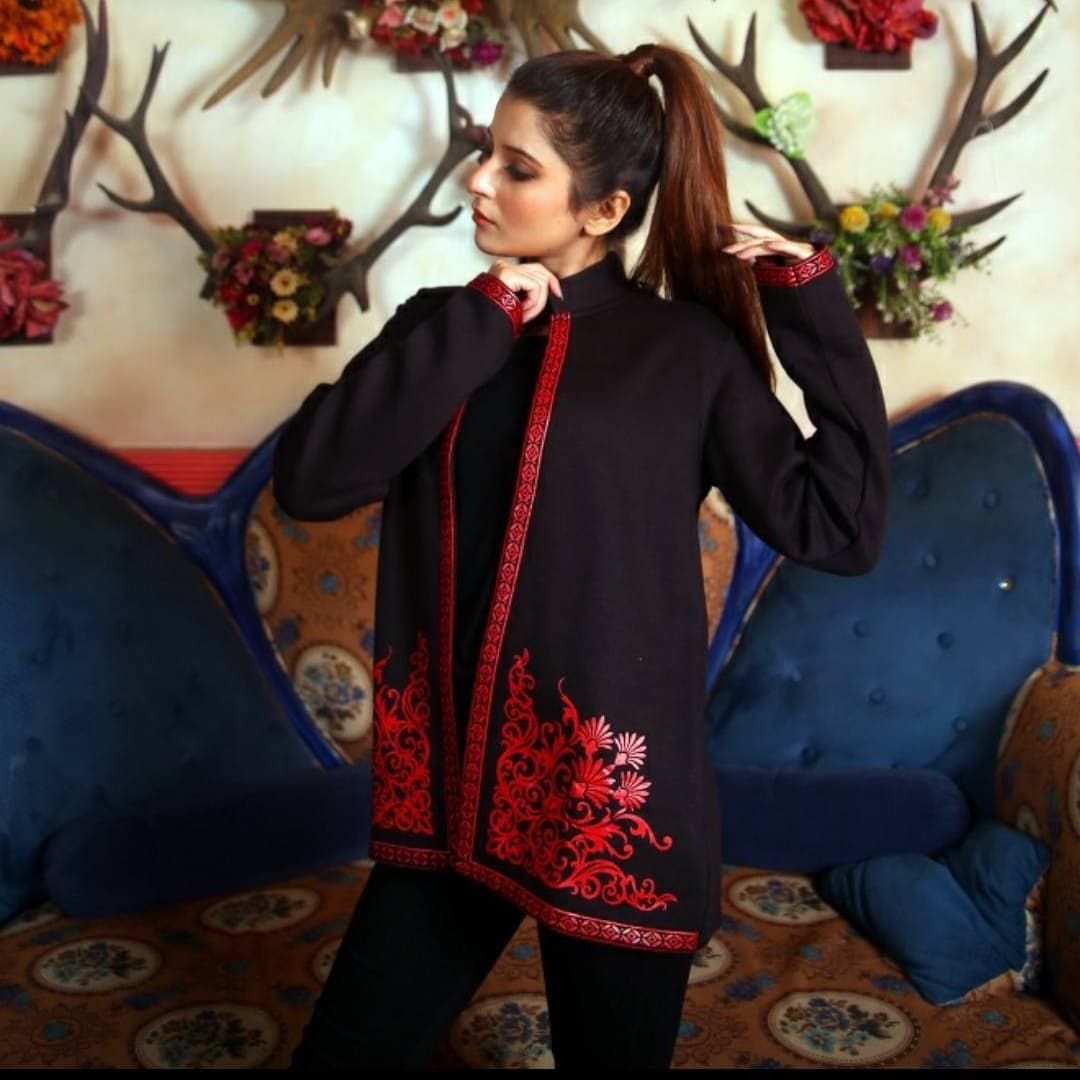 BLK & RED CORNER PRINT SHRUG spd 631