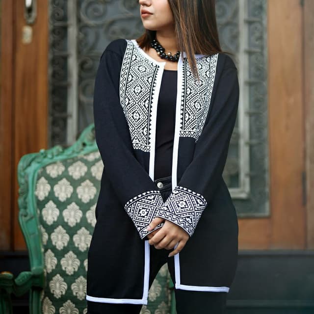 BLK & WHITE IKAT PRINT SHRUG spd 629