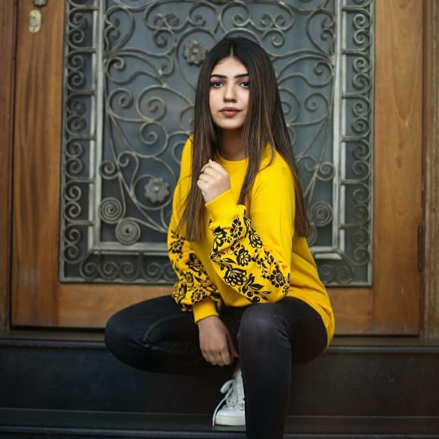 YELLOW BLK PRINT SLEEVE SWEATSHIRT  spd 624